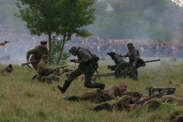 На оборону Брестской крепости стали витебские реконструкторы 