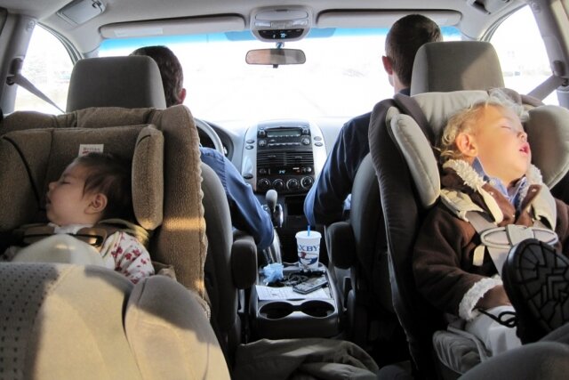 У водителей с детьми проверят наличие детских кресел 